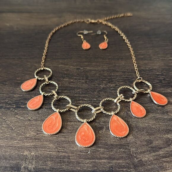 Elegant Gold and Orange Teardrop Jewelry Set - Picture 3 of 5